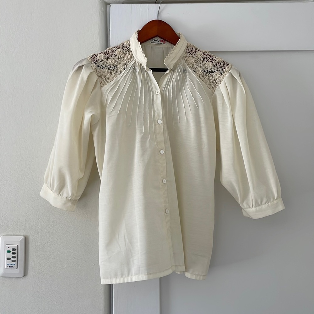 Cute 1950s deadstock button down by Lim’s.